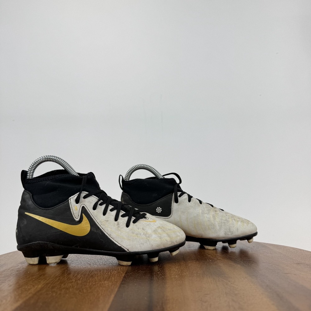 Big Kids Nike Phantom Luna 2 Club MG GS Mad Ready Pack Soccer Shoes Size 1 Y GUC